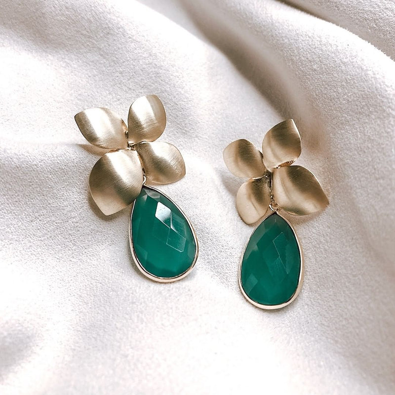 BLOOM EARRINGS IN YELLOW GOLD VERMEIL WITH EMERALD BRIOLETTES