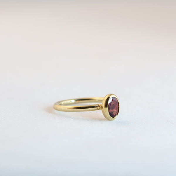 Oval Medium - Garnet