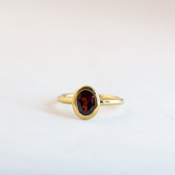 Oval Large - Garnet