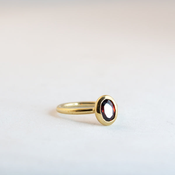 Oval Large - Garnet