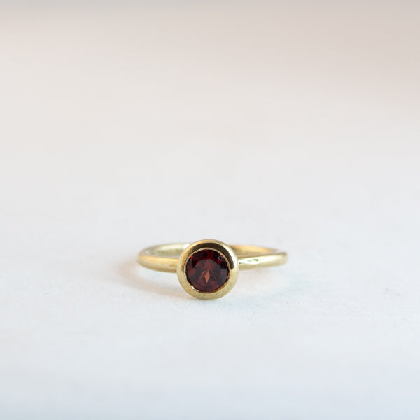 Round Large - Garnet