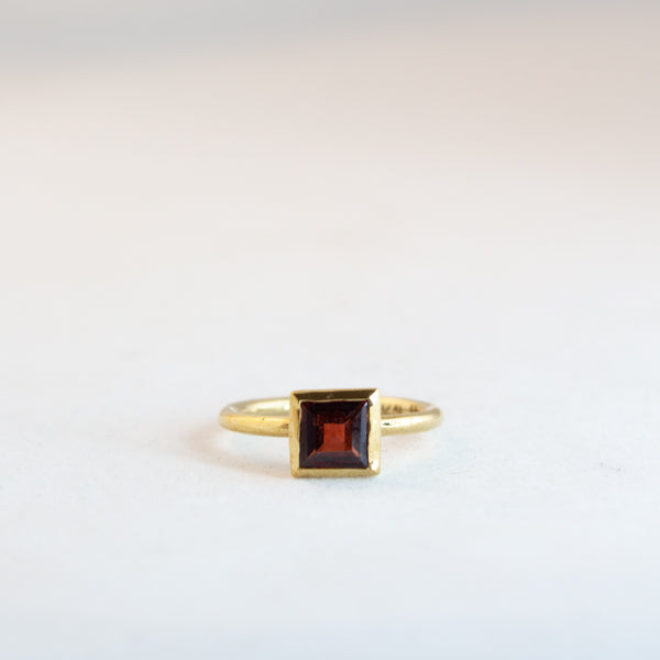 Square Large- Garnet