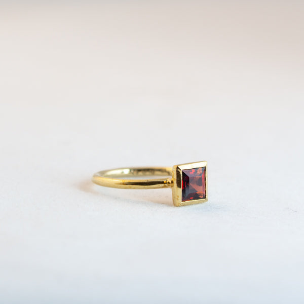 Square Large- Garnet