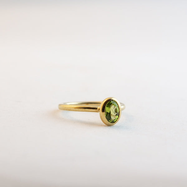 Oval Medium - Peridot