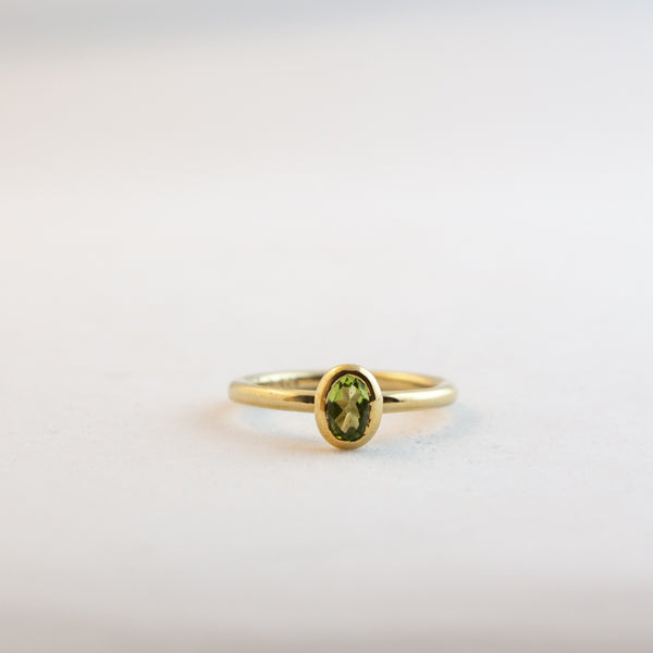 Oval Small - Peridot