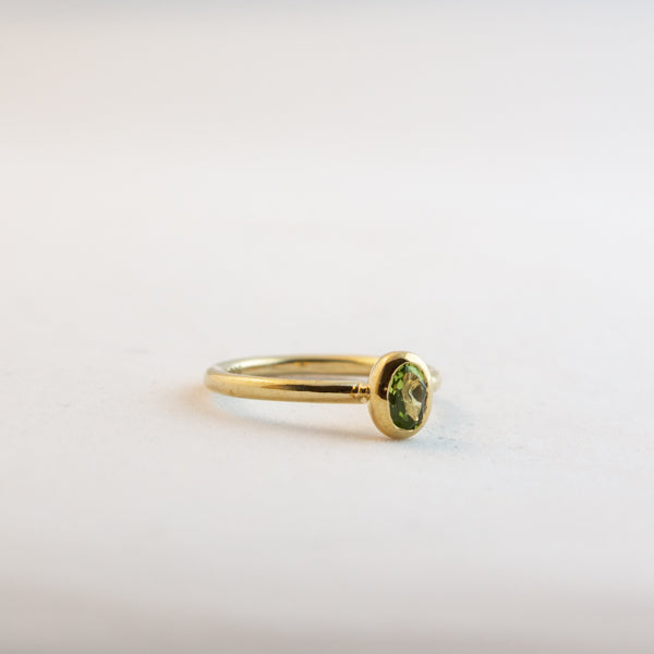 Oval Small - Peridot